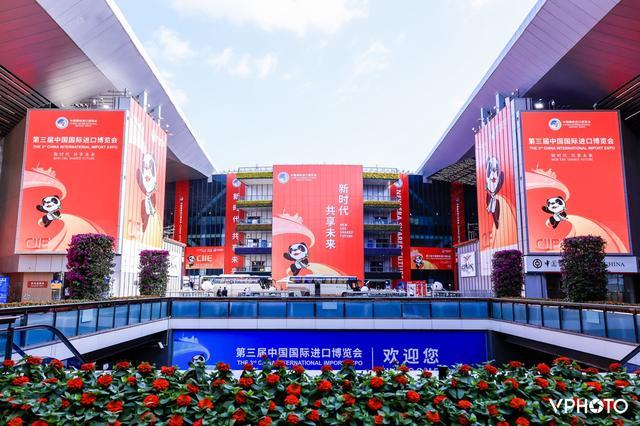 认可源于实力 小笨智能&ldquo;进宝&rdquo;机器人再度助力进博会